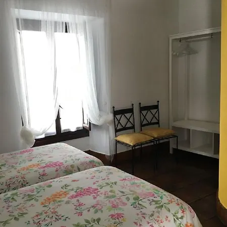 Hotel Casa De Naranjos 2*