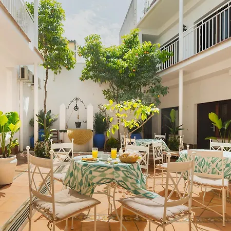 Hotel Casa De Naranjos 2*